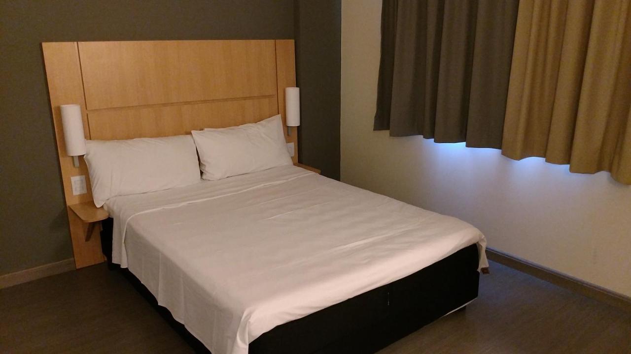 Ibis Catalao Hotel Exterior foto